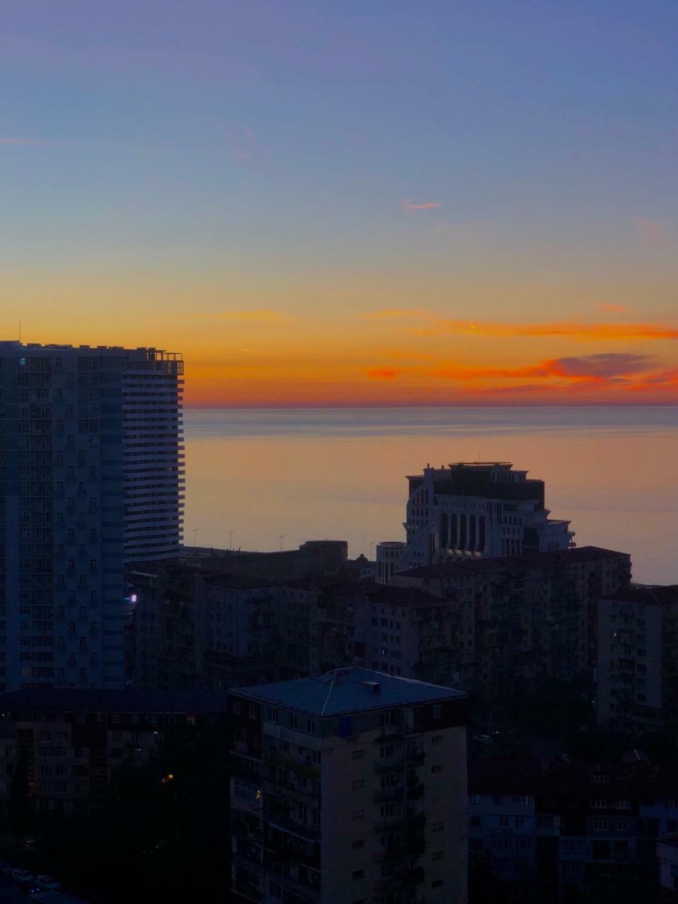 Cozy Bright Apartment With Amazing Sea View Батуми Экстерьер фото
