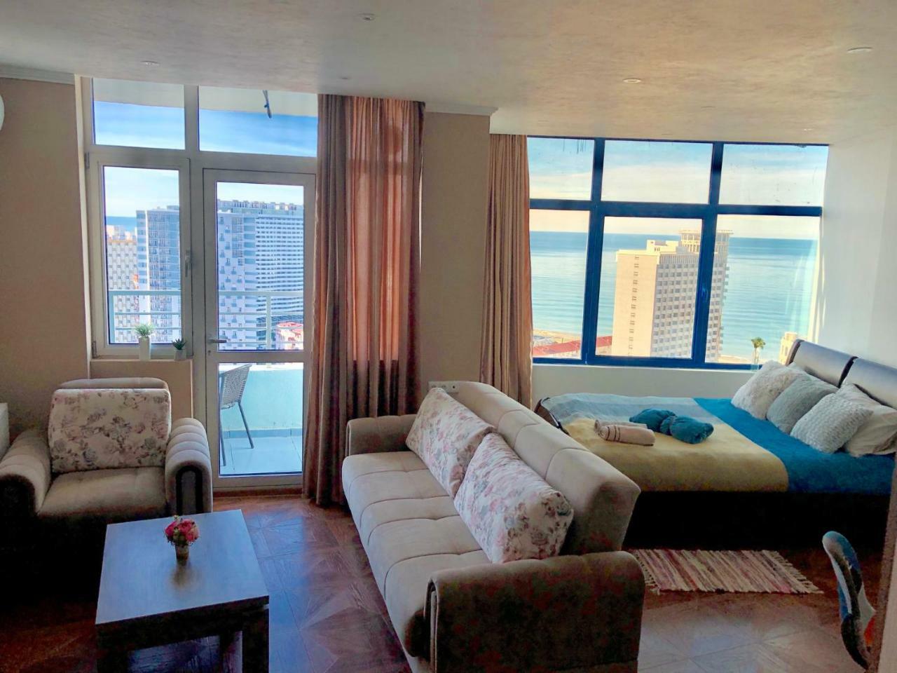 Cozy Bright Apartment With Amazing Sea View Батуми Экстерьер фото